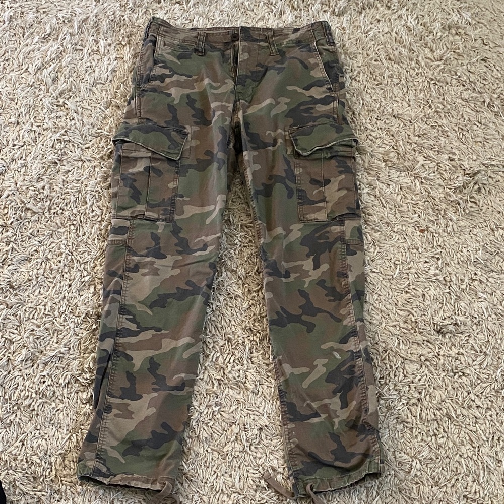 American Eagle Outfitters Green Camouflage Cargo Pants
